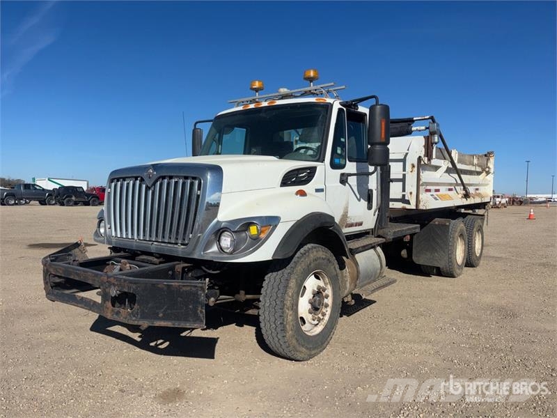 International 7400 Tippbil