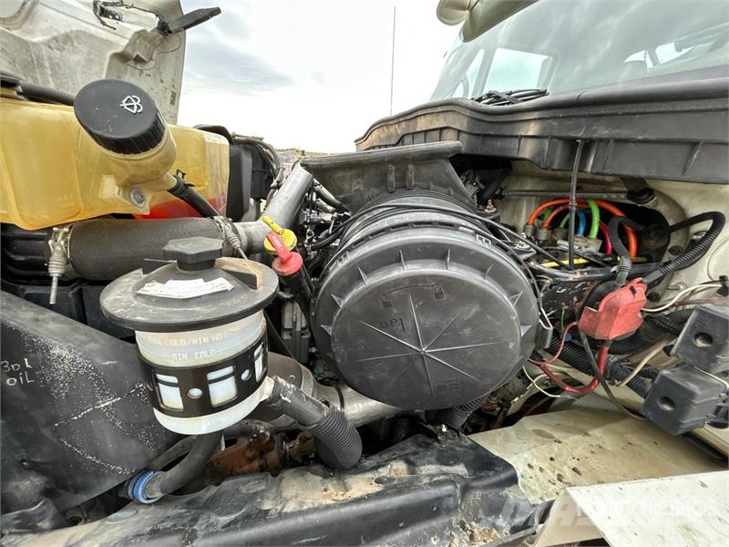 International 7400 شاحنات قلابة