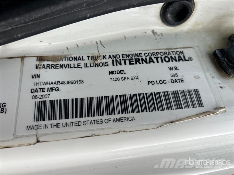 International 7400 شاحنات قلابة