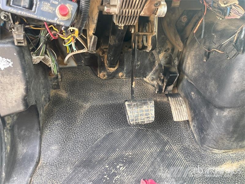 International 7400 Kabine i unutrašnjost