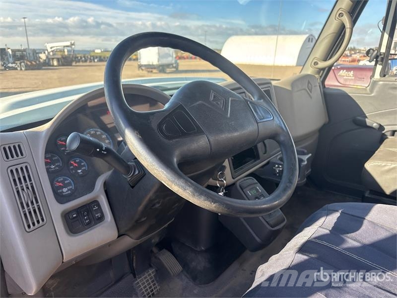 International 7400 Tippbil