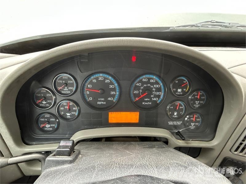 International 7400 شاحنات قلابة