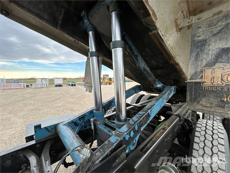 International 7400 شاحنات قلابة