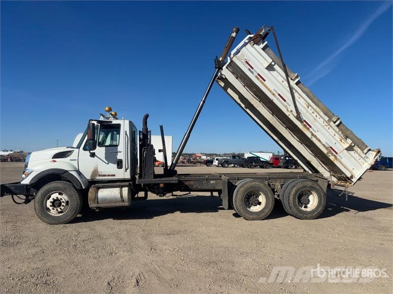 International 7400 Tippbil