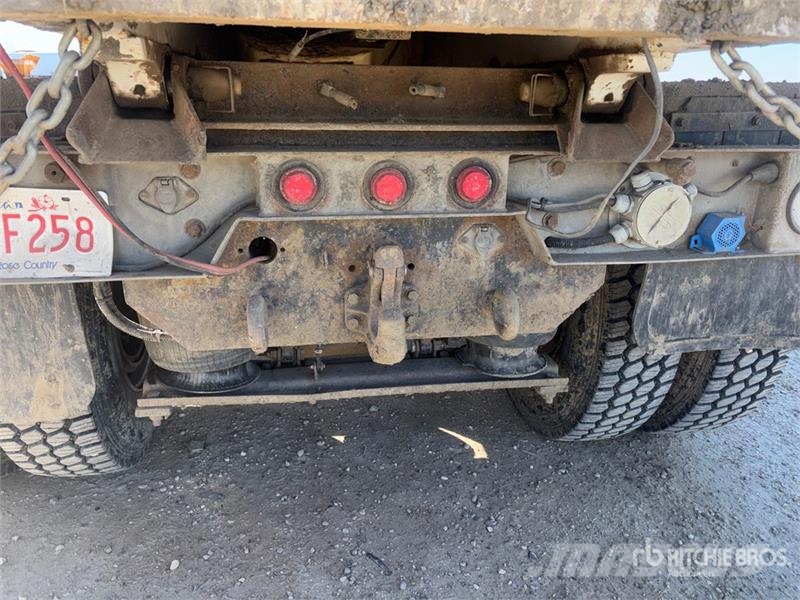 International 7400 Tippbil