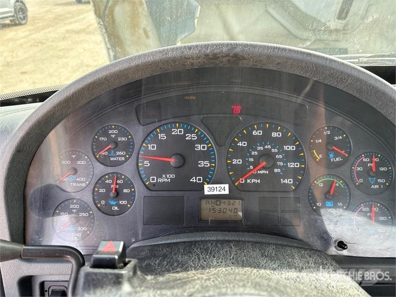 International 7400 Kabine i unutrašnjost