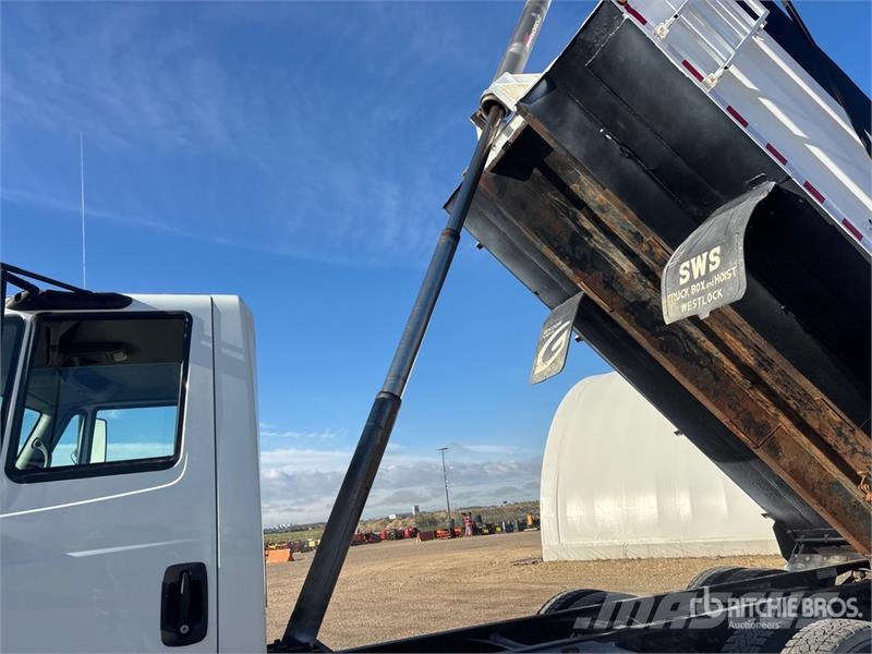 International 7400 Tippbil