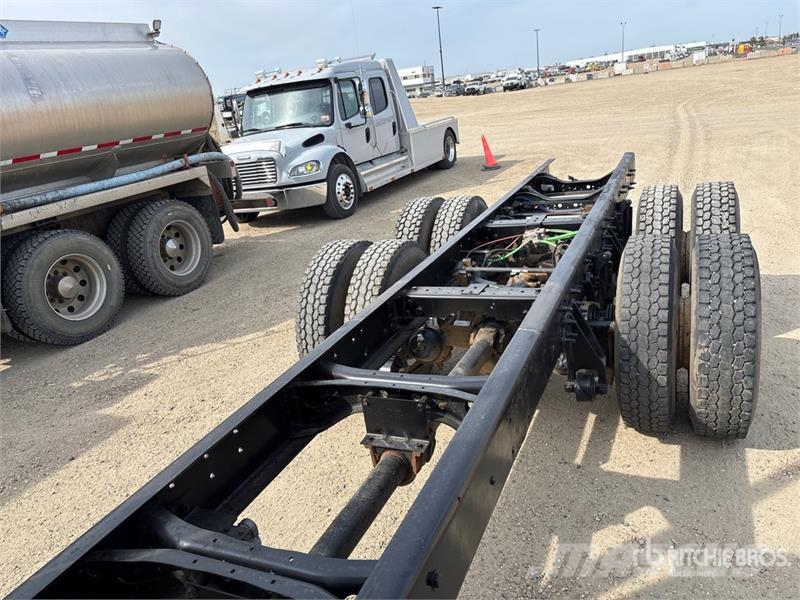 International 7400 Kabine i unutrašnjost
