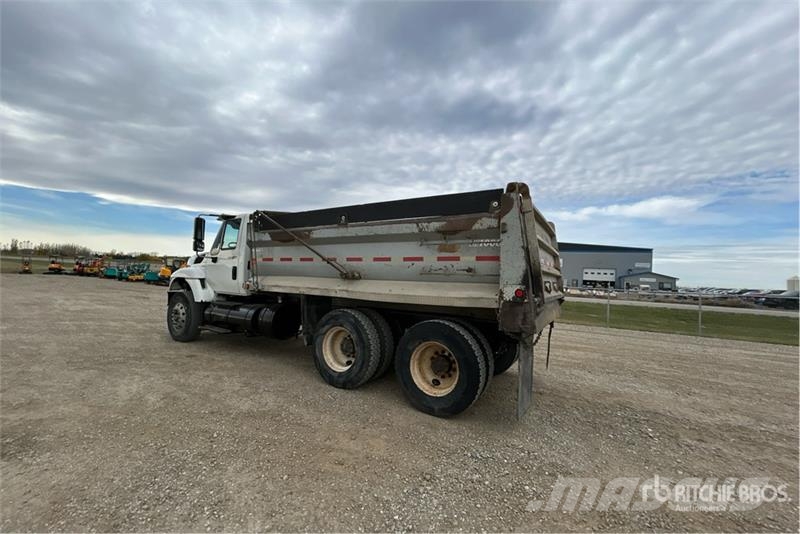 International 7400 شاحنات قلابة
