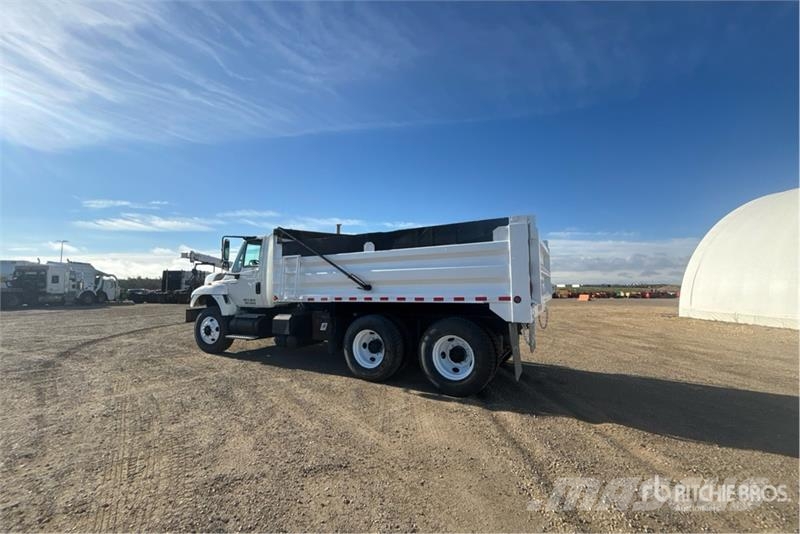 International 7400 Tippbil