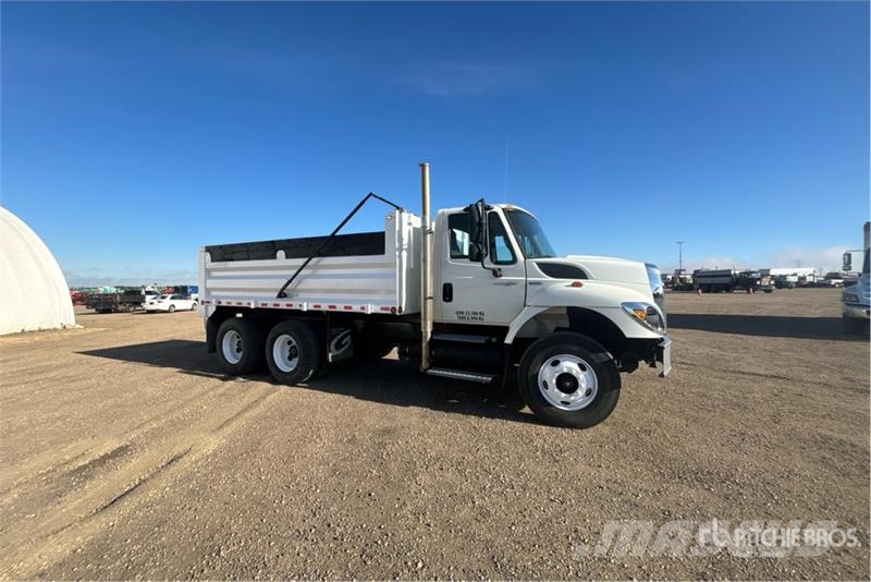 International 7400 Tippbil
