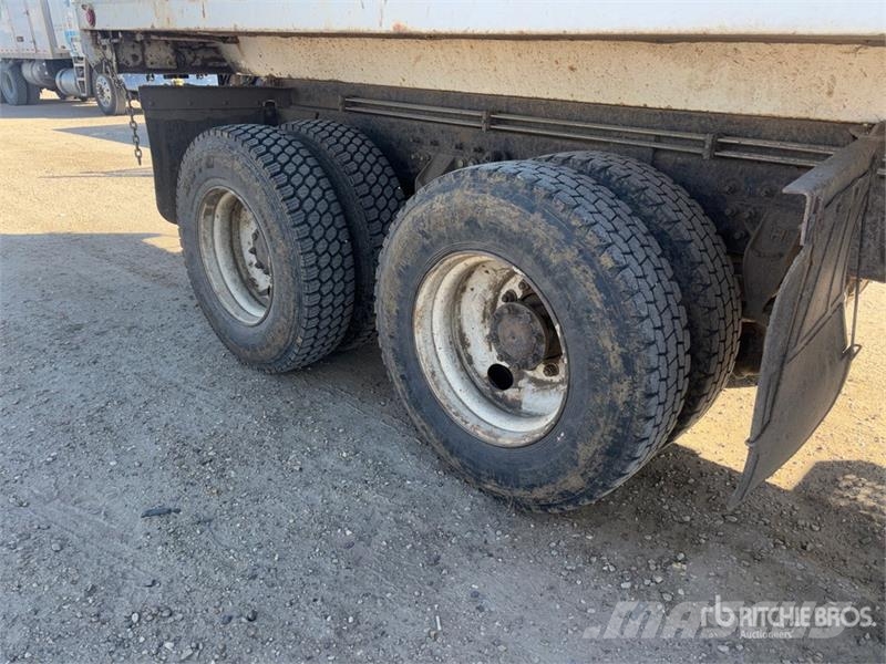International 7400 Tippbil