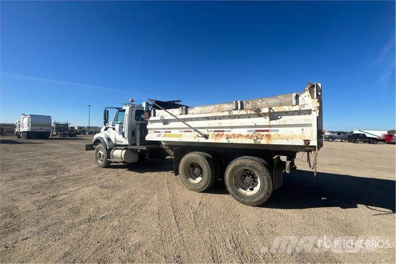 International 7400 Tippbil
