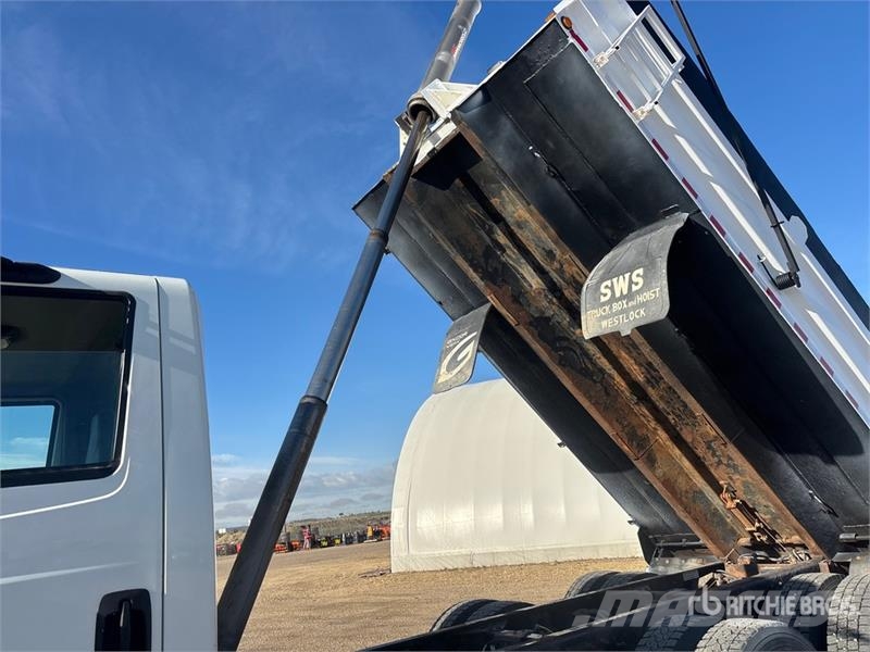 International 7400 Tippbil