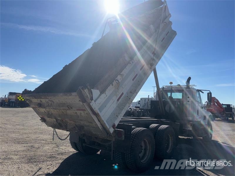 International 7400 Tippbil