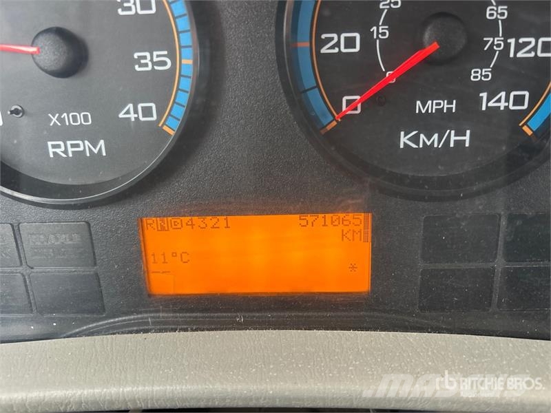 International 7400 شاحنات قلابة