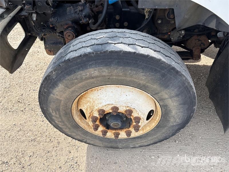 International 7400 Kabine i unutrašnjost