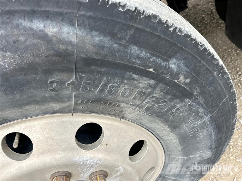 International 7400 شاحنات قلابة