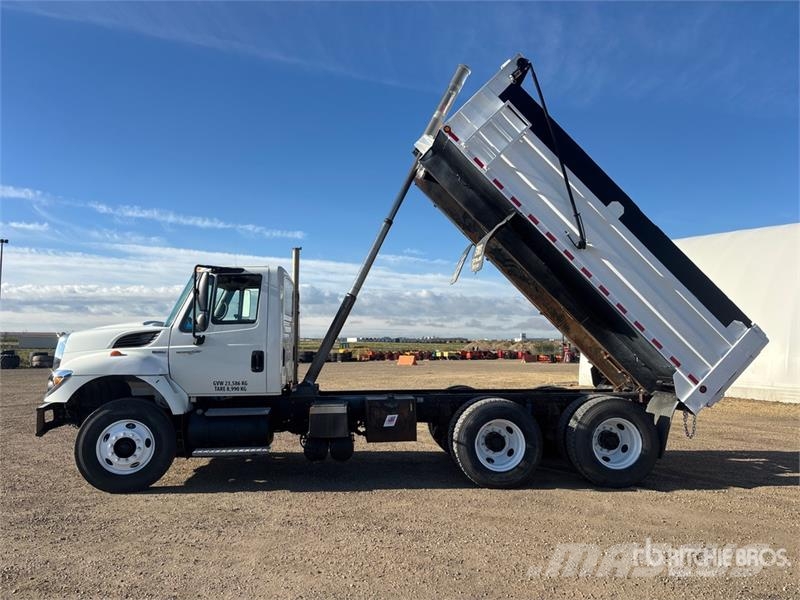 International 7400 Tippbil