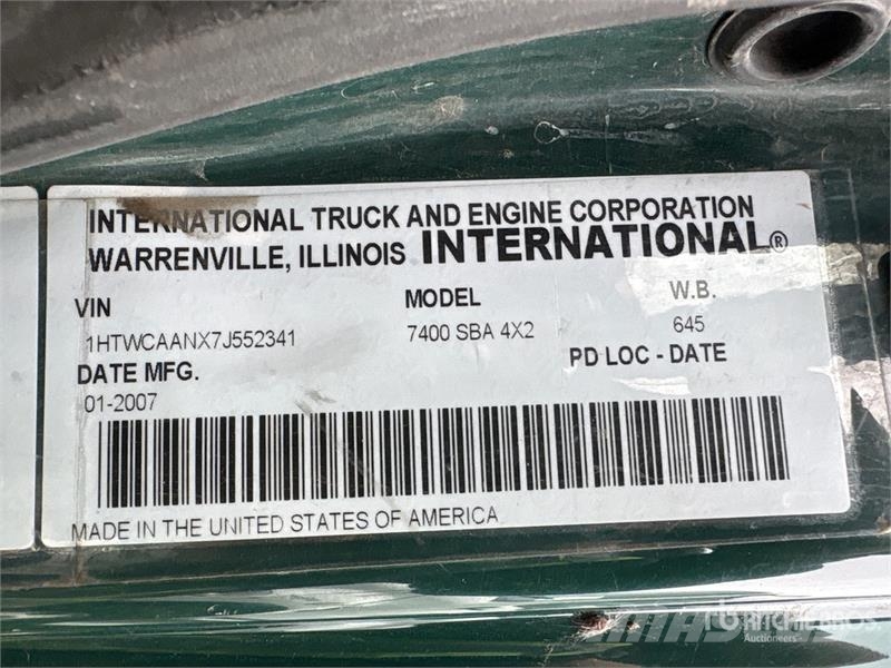 International 7400 Sanduk kamioni