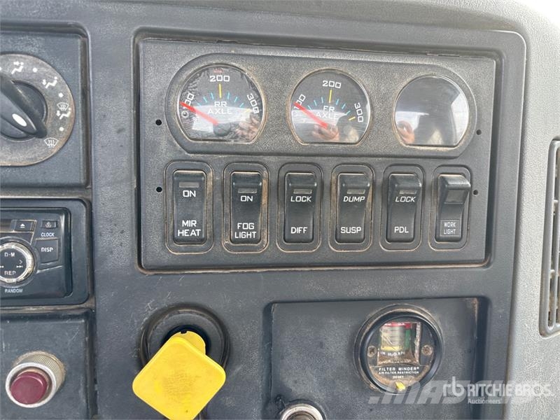 International 7400 Kabine i unutrašnjost