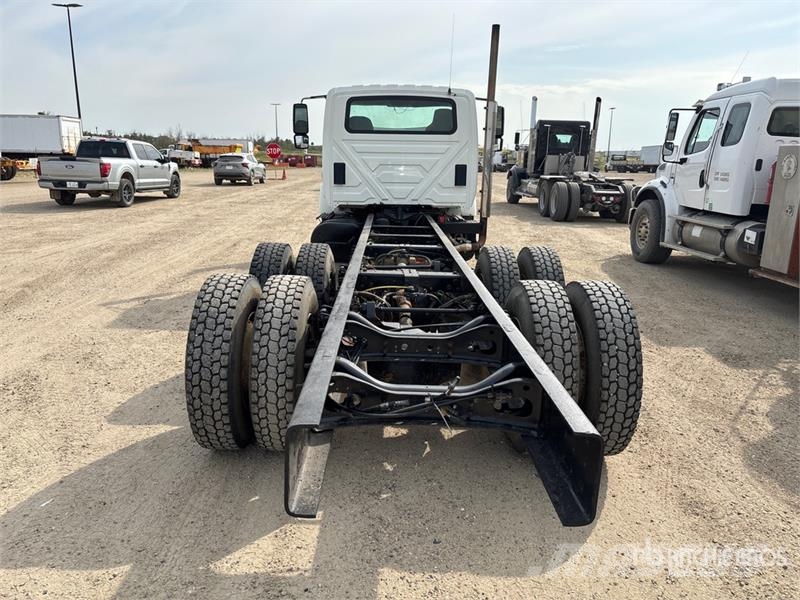 International 7400 Kabine i unutrašnjost