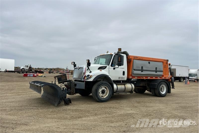 International 7400 SBA 4x2 Snow Plow Truck Municipal/vehicul cu uz general