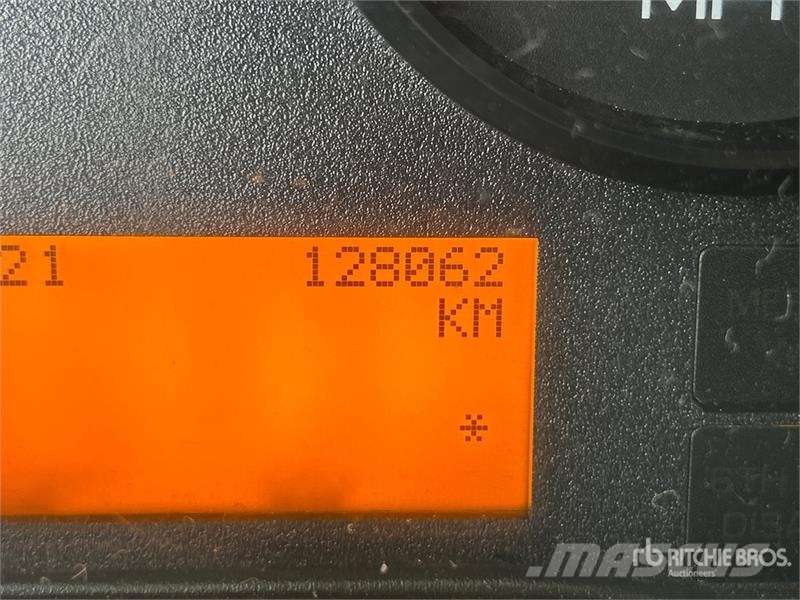 International 7400 SBA 4x2 Snow Plow Truck Municipal/vehicul cu uz general