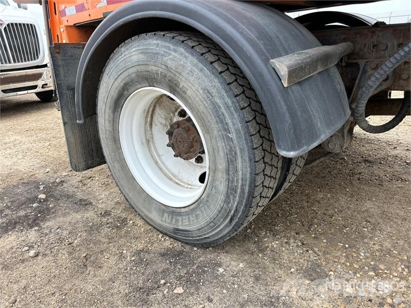 International 7400 SBA 4x2 Snow Plow Truck Municipal/vehicul cu uz general