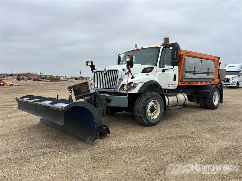 International 7400 SBA 4x2 Snow Plow Truck Municipal/vehicul cu uz general