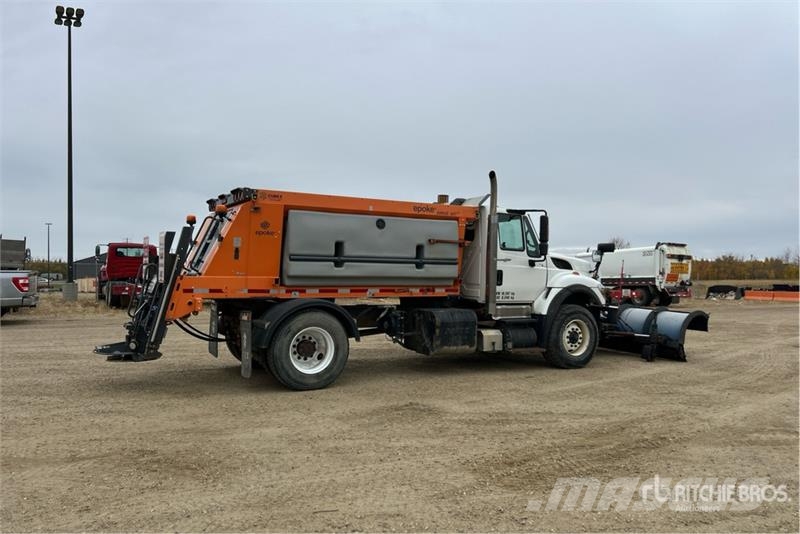 International 7400 SBA 4x2 Snow Plow Truck Municipal/vehicul cu uz general