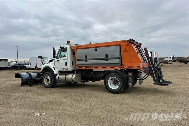International 7400 SBA 4x2 Snow Plow Truck Municipal/vehicul cu uz general