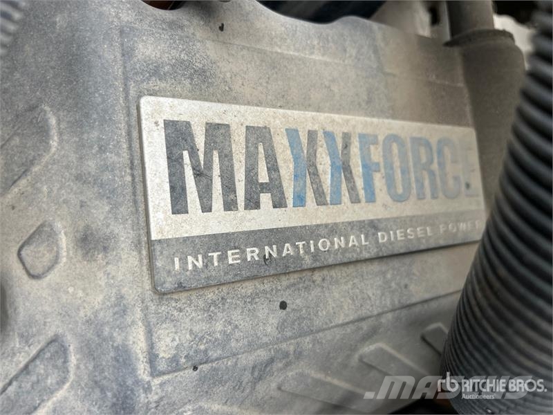 International 7400 SBA 4x2 Snow Plow Truck Municipal/vehicul cu uz general