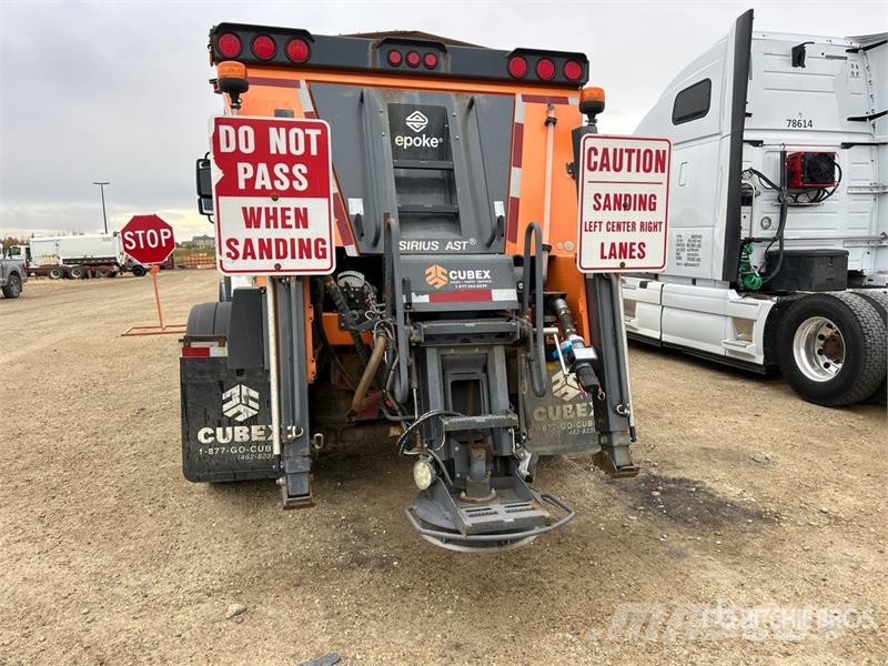 International 7400 SBA 4x2 Snow Plow Truck Municipal/vehicul cu uz general