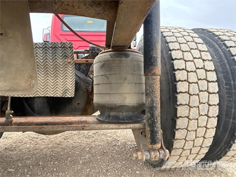 International 7400 WorkStar 4x2 Cab and Chassis Cabinas