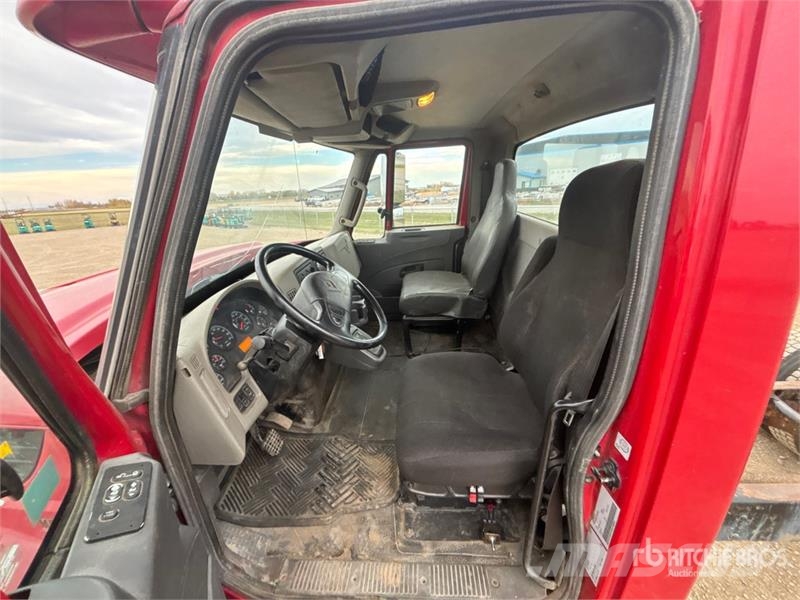 International 7400 WorkStar Cab and Chassis Cabines