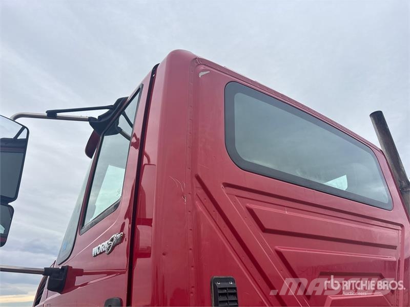 International 7400 WorkStar 4x2 Cab and Chassis Cabinas