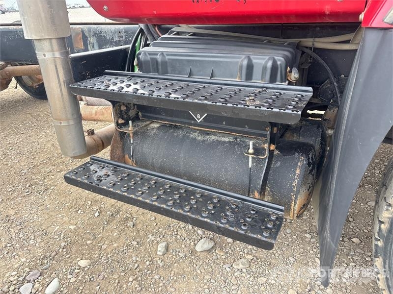 International 7400 WorkStar 4x2 Cab and Chassis Cabinas