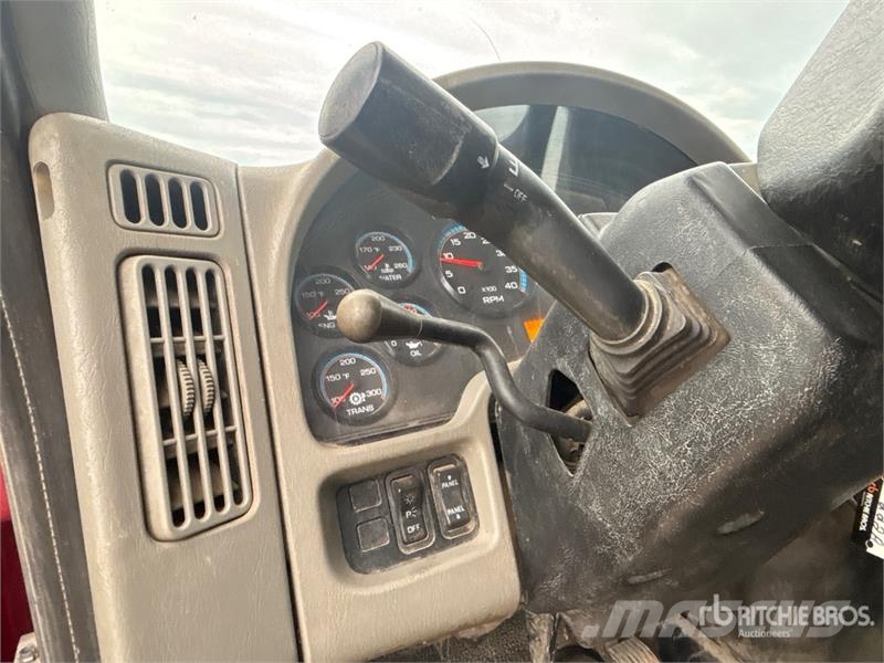 International 7400 WorkStar Cab and Chassis Cabines