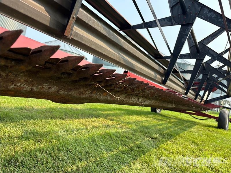 International 75 25 ft Pull Type Swather Windrower Segadoras hileradoras