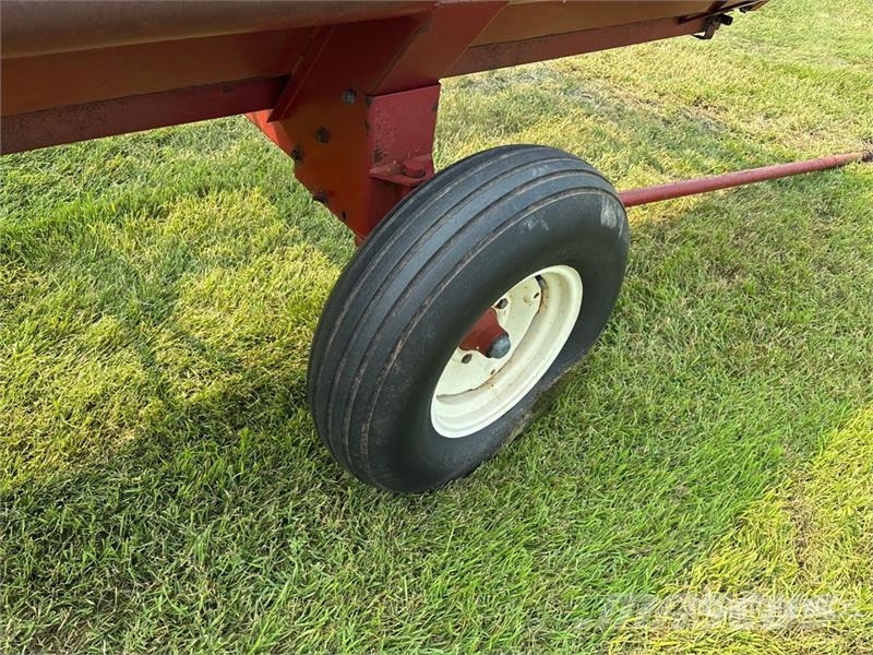 International 75 25 ft Pull Type Swather Windrower Segadoras hileradoras