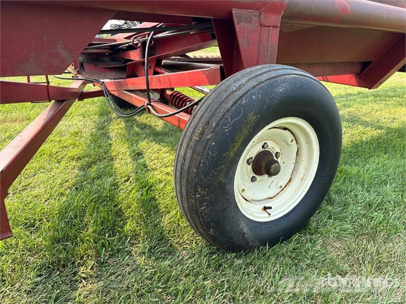 International 75 25 ft Pull Type Swather Windrower Segadoras hileradoras