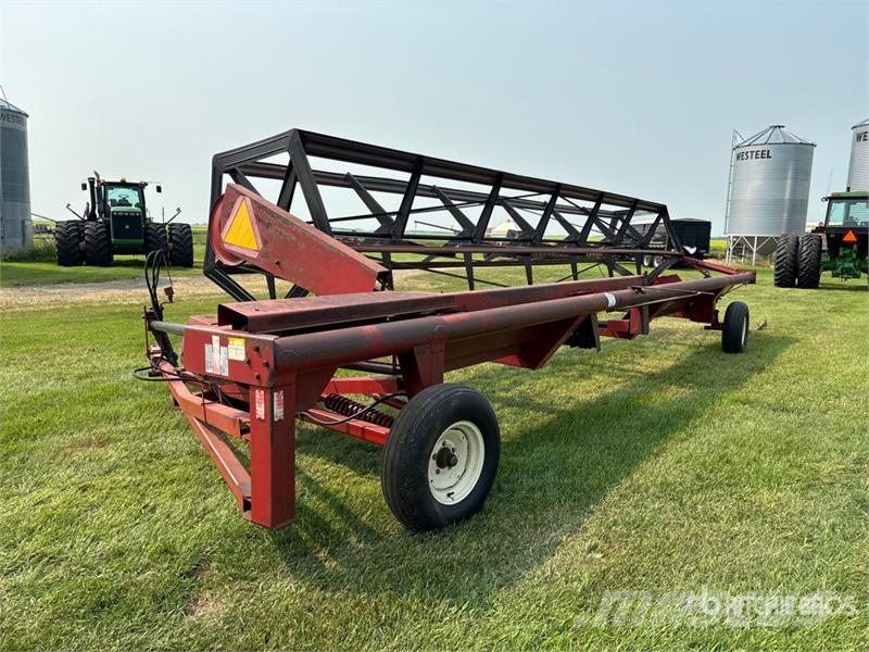 International 75 25 ft Pull Type Swather Windrower Segadoras hileradoras