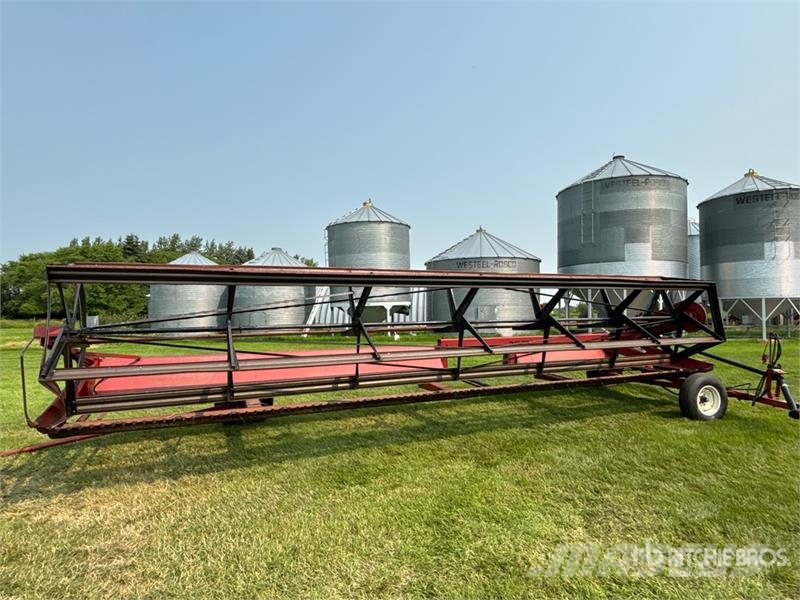 International 75 25 ft Pull Type Swather Windrower Segadoras hileradoras