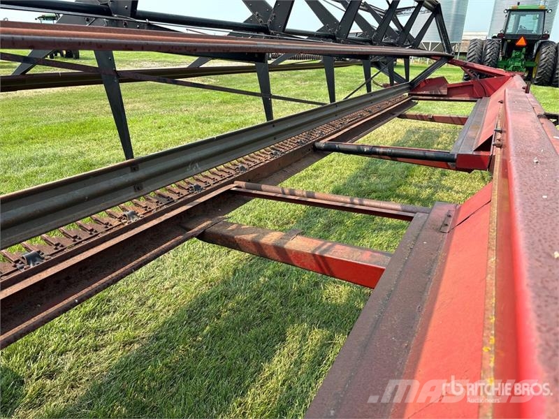 International 75 25 ft Pull Type Swather Windrower Segadoras hileradoras