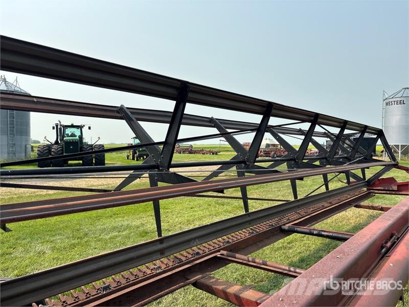 International 75 25 ft Pull Type Swather Windrower Segadoras hileradoras