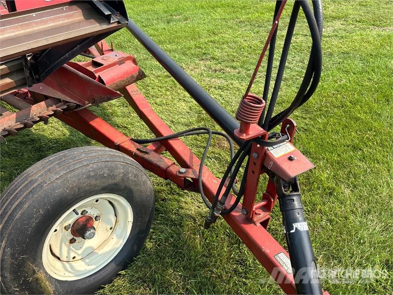 International 75 25 ft Pull Type Swather Windrower Segadoras hileradoras