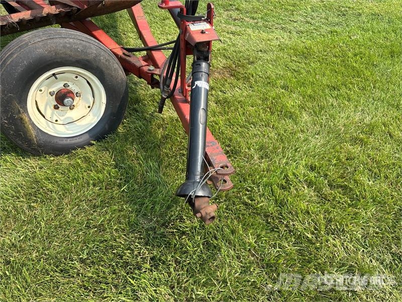 International 75 25 ft Pull Type Swather Windrower Segadoras hileradoras