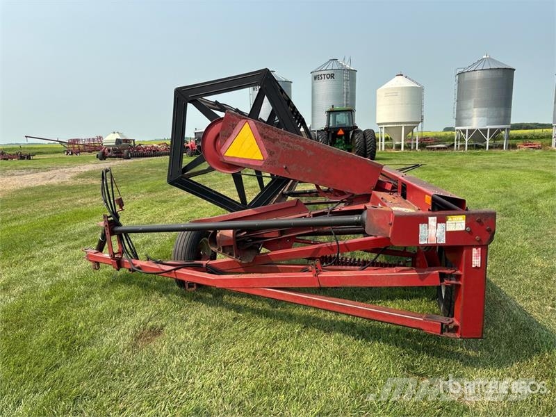 International 75 25 ft Pull Type Swather Windrower Segadoras hileradoras