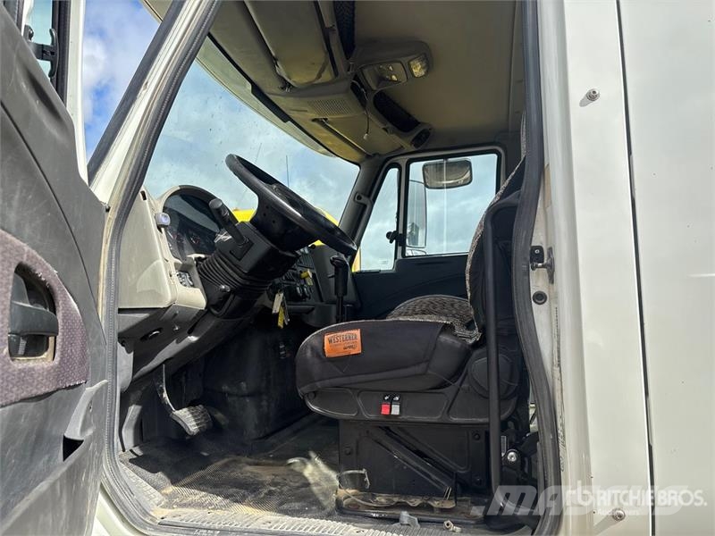 International 7500 Kabíny a interiér